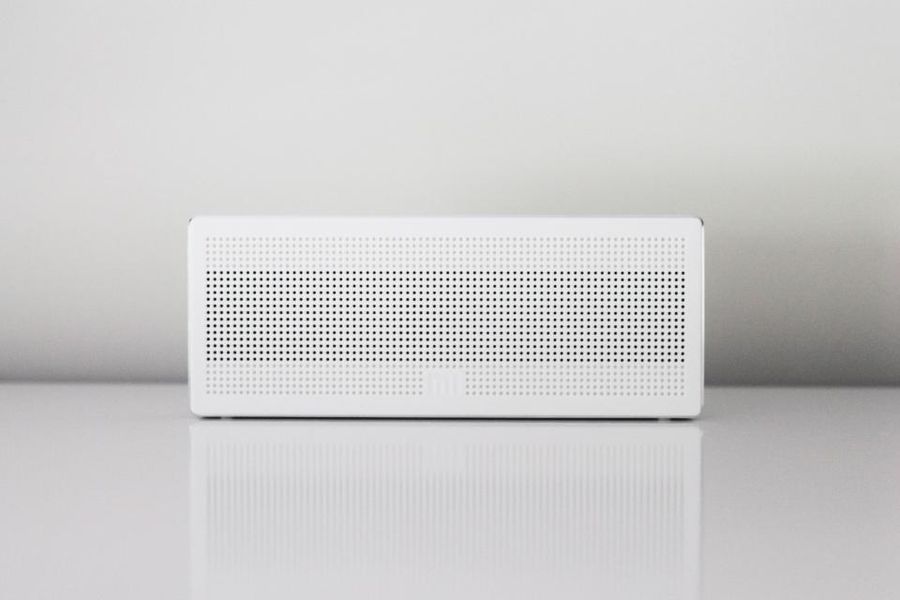Minimalist wireless speaker